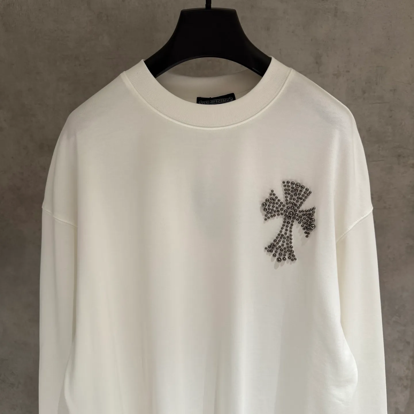 🅿️350 [Strict quality control] CH Croixin's new long-sleeved sweatshirt T-shirt. Heavy 420g double yarn fabric. Beaded on the front. Wash the whole garment twice. Frayed and torn on all four sides. Heavy fabric. The neckline is made of icy Salona. Loose fit. Deep, wide and stylish. No deformation or shrinkage. Color: 3 colors, black, white and gray. Size: M-2xl